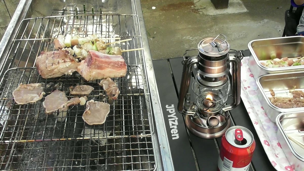 網の上のスペアリブ