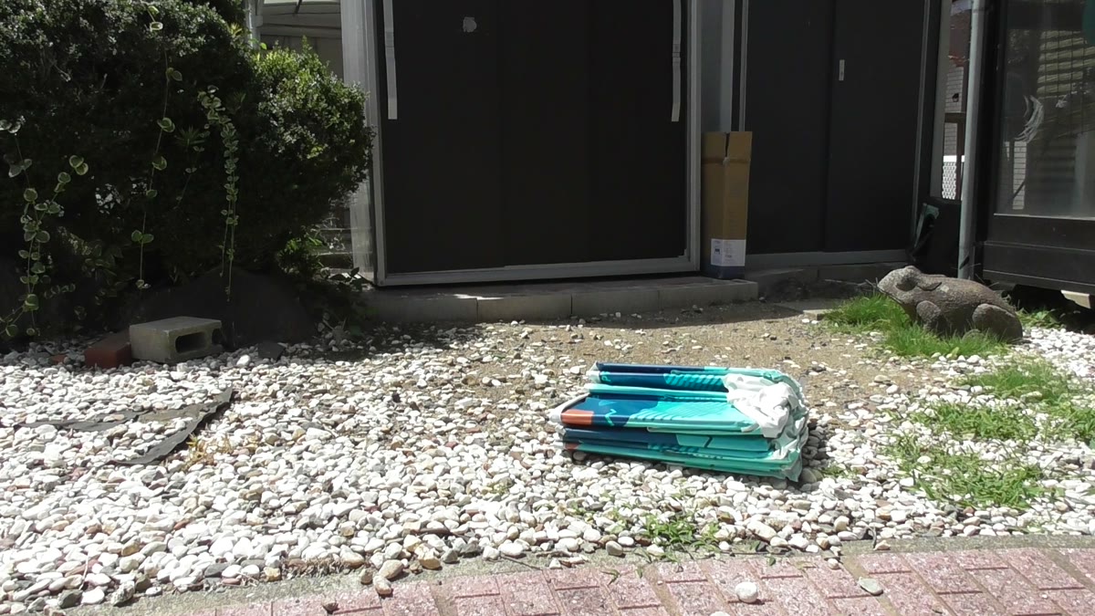 畳まれた状態の折りたたみプール
