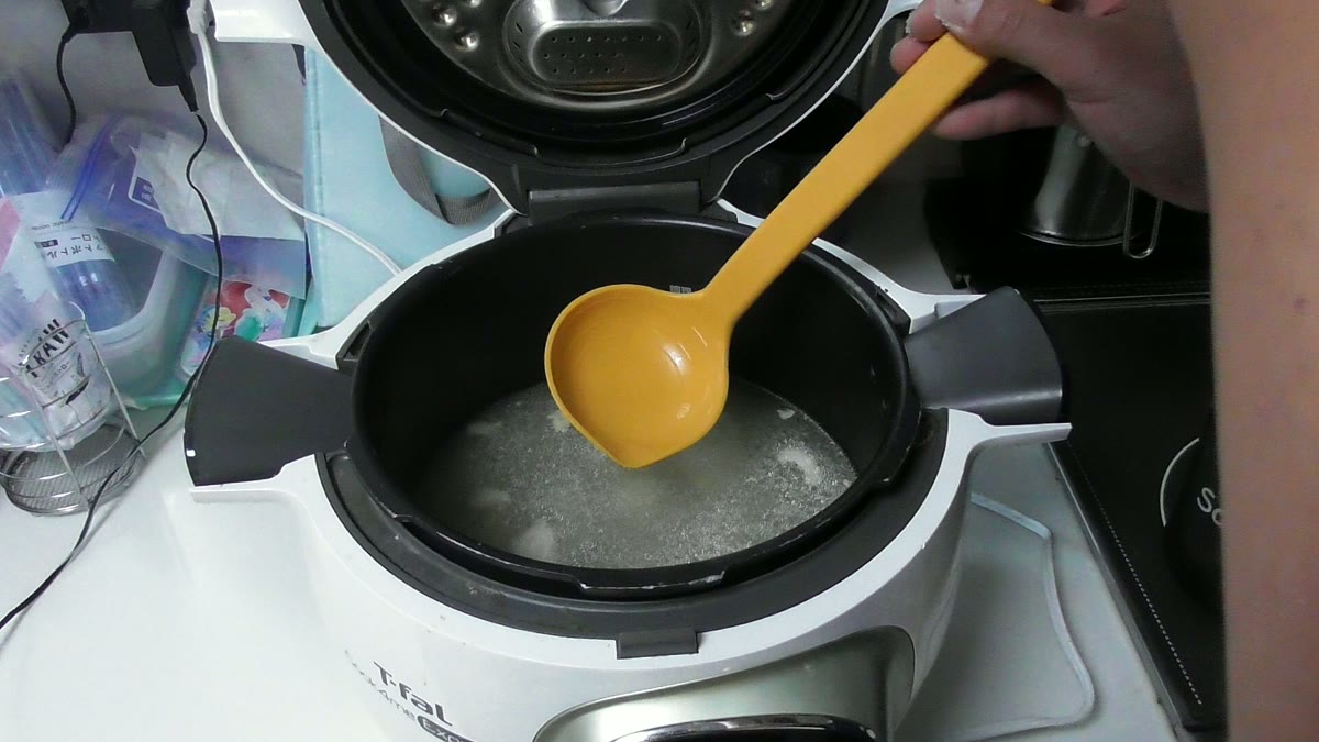 できあがった鶏の万能スープ
